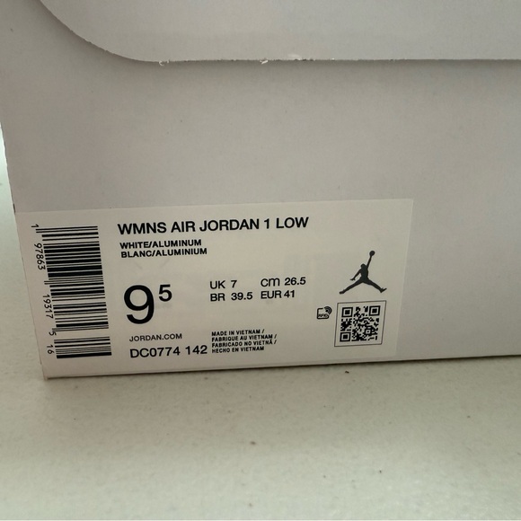 Nike Air Jordan 1 Low Womens Sneakers - Picture 2 of 6